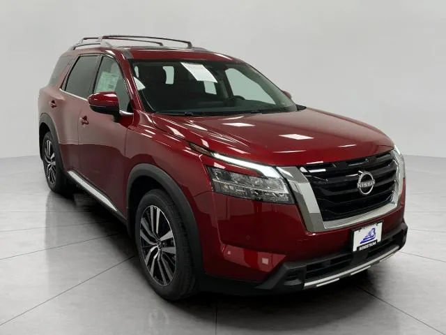 2024 Nissan Pathfinder photo 2
