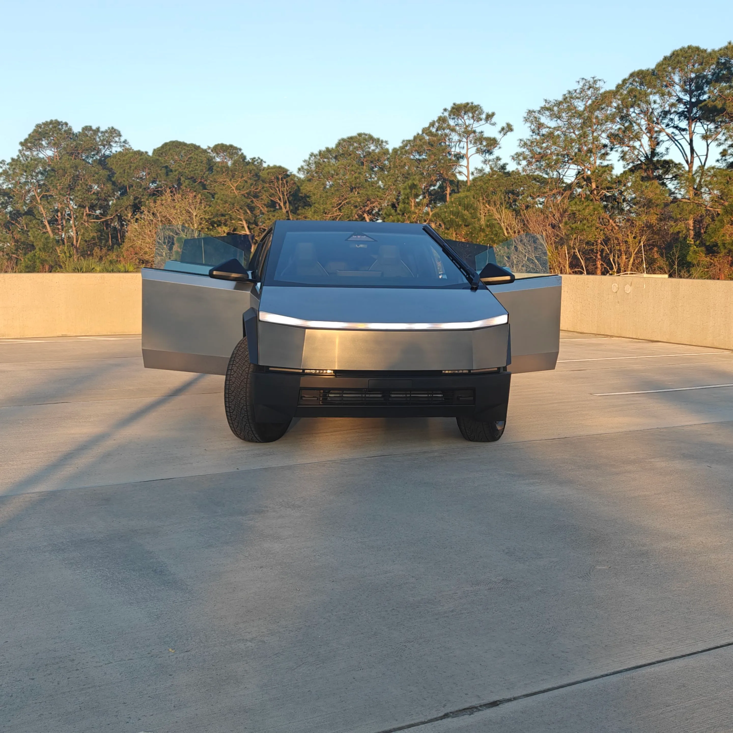2024 Tesla Cybertruck photo 3