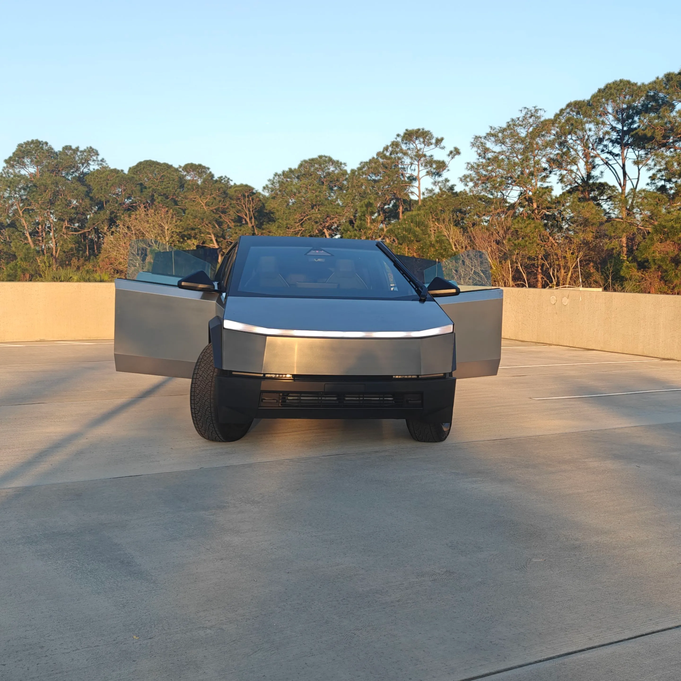 2024 Tesla Cybertruck photo 4